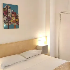 hotel-paris-cattolica.emilia-romagnahotels.net/